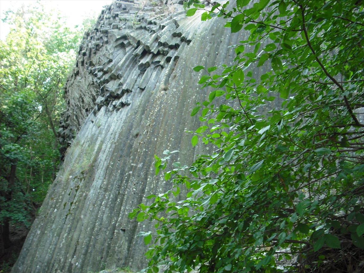 Čadičový vodopád pod hradom Somoska
