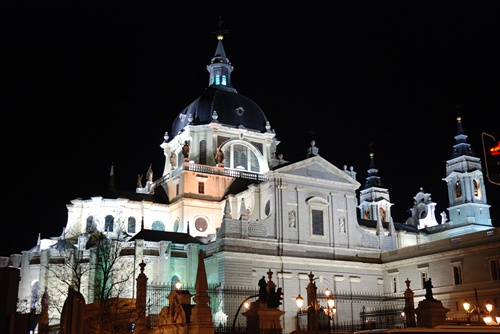 katedrala v noci