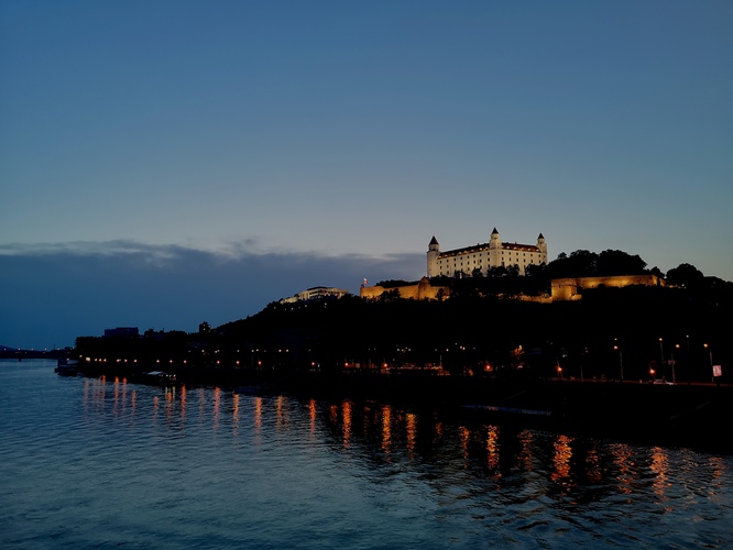 Nočná Bratislava 