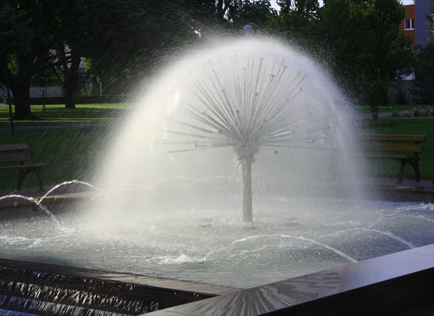 príjemné posedenie pri fontáne :-)