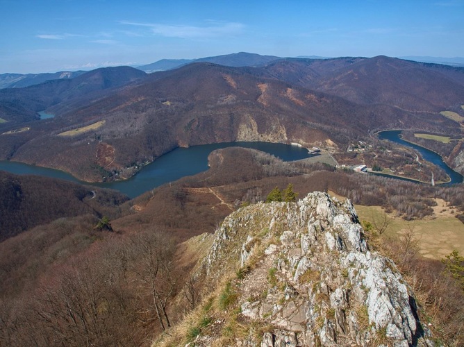 Pohľad na kľukatý Ružín