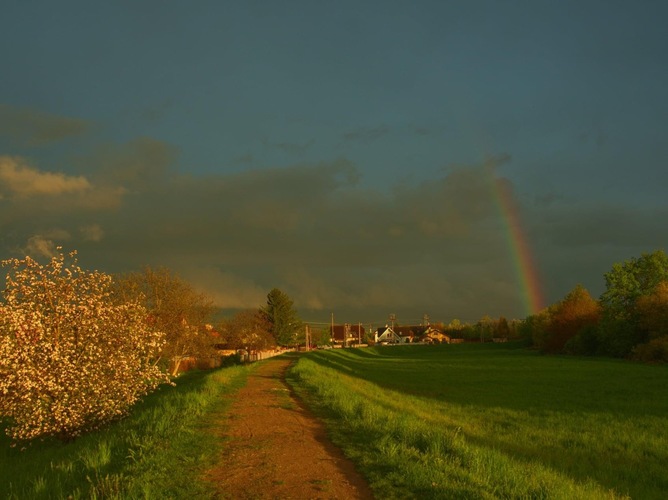 Aj keď prší na tvoju cestu, pozri sa nahor  🌈