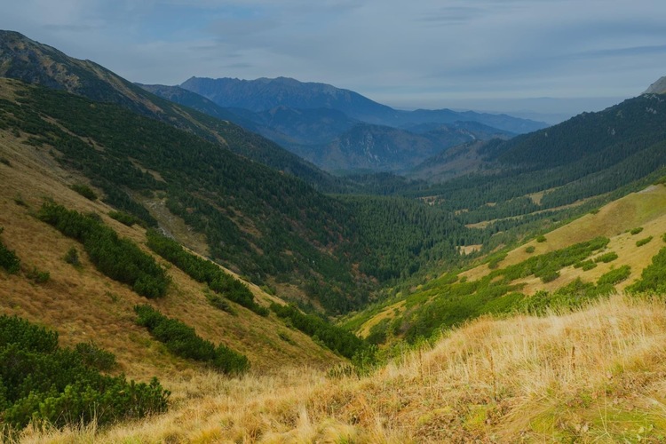 Poĺská časť Vysokých Tatier s dominantou Kozí vrch