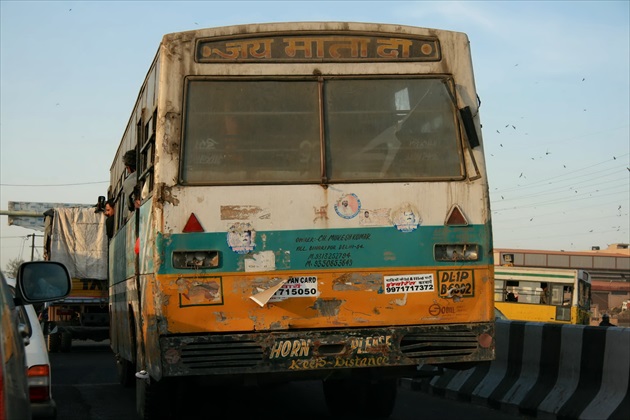 Na ceste v Indii - autobus