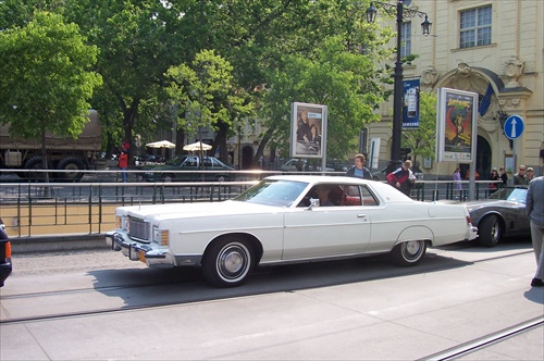 Americký Cadillac pred Redutou