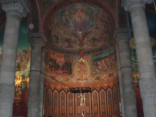Interiér kaplnky v Tibidabo - Barcelone