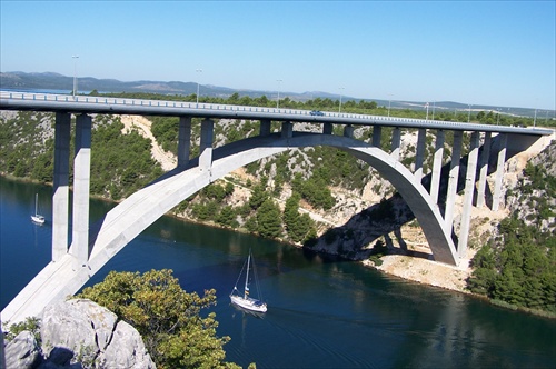 Most nad riekou Krka