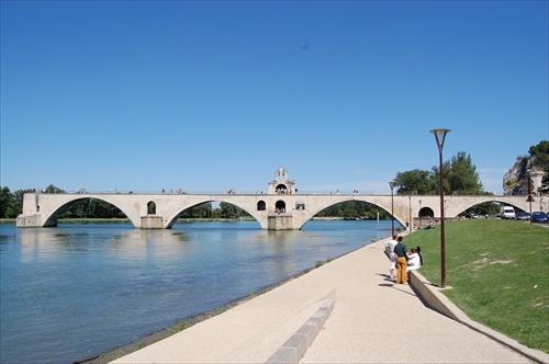 Sur le pond d Avignon ...