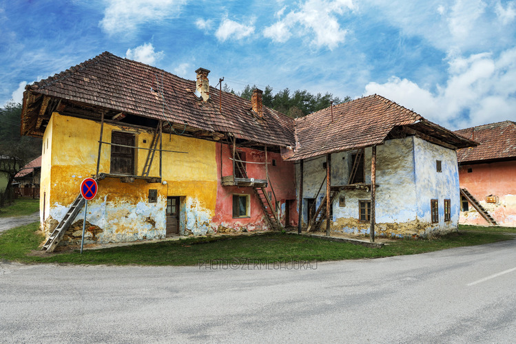 Uhrovské Podhradie - pôvodná architektúra