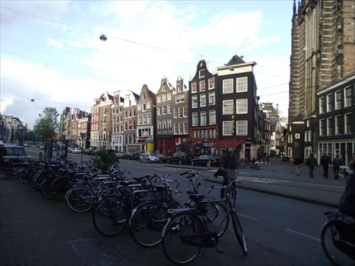 uhladený Amsterdam (plný nerestí)