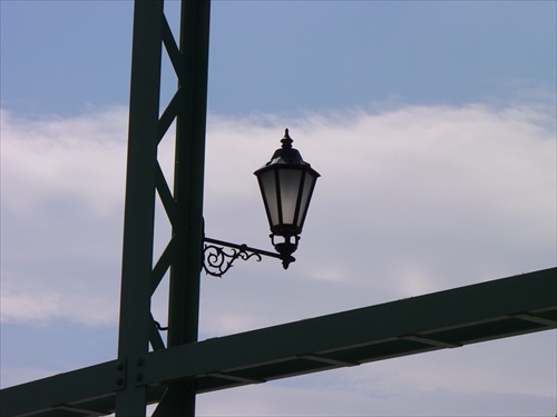 Lampa na moste Márie Valérie