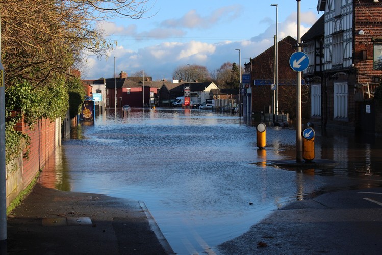 Zaplavy v meste Warrington UK