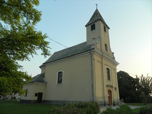 kostolík nad Dunajom - Dunaalmás