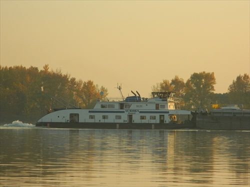 loď Aurora na Dunaji