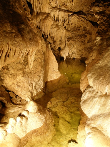 hlboko v útrobách jaskyne
