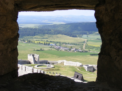 Spodné nádvorie Spišského hradu