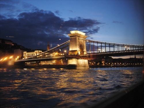 Reťazový most v noci