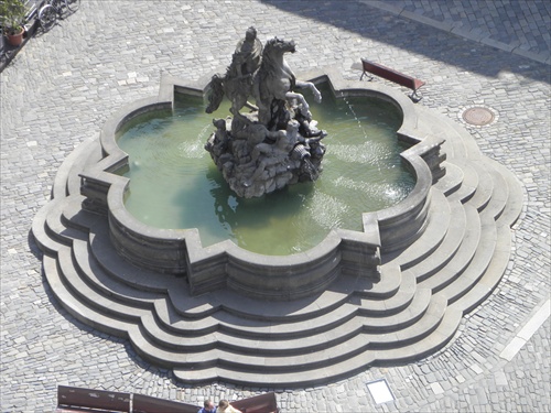 Caesarova fontána z veže