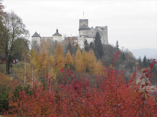 Jeseň pod hradom