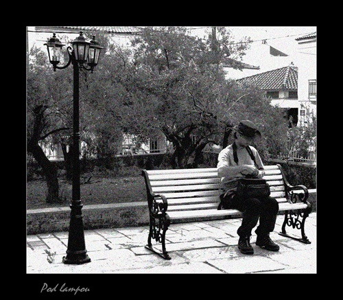 Pod lampou