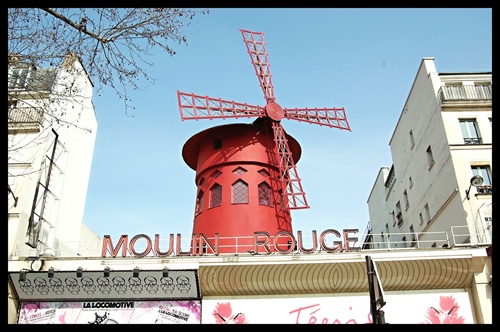 Moulin Rouge v Parizi