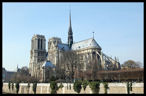 Notre Dame de Paris s dialky
