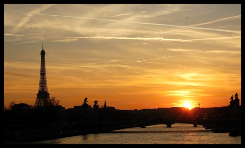 Eiffelova veža a západ slnka