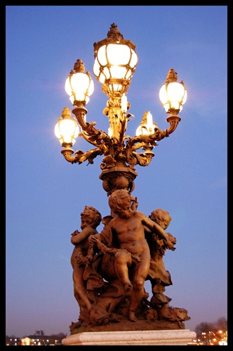 Lampa Alexandrovho mosta v Parizi
