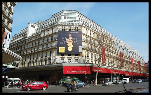 Jeden z obchodných domov v Parizi