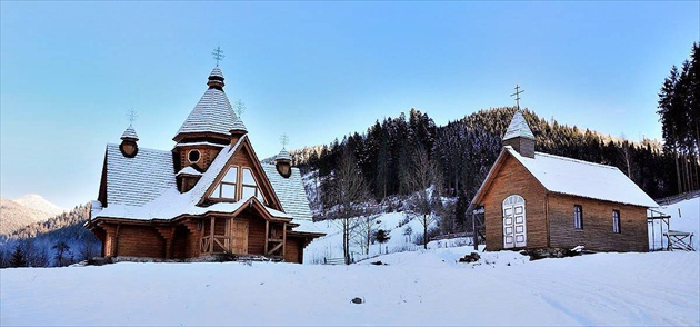 Stary a novy kostolik na Ukrajine