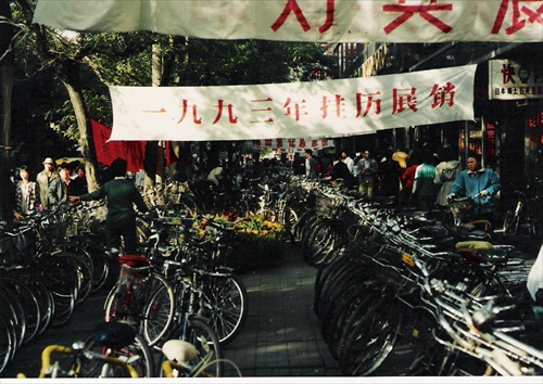 Čína - Peking - Malé parkovisko bicyklov