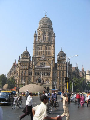 Bombaj - jedna z mnohých koloniálnych budov