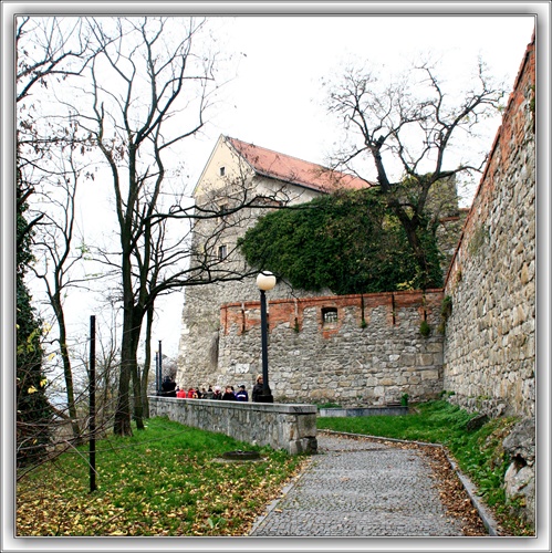 Cestou na hrad, Bratislava