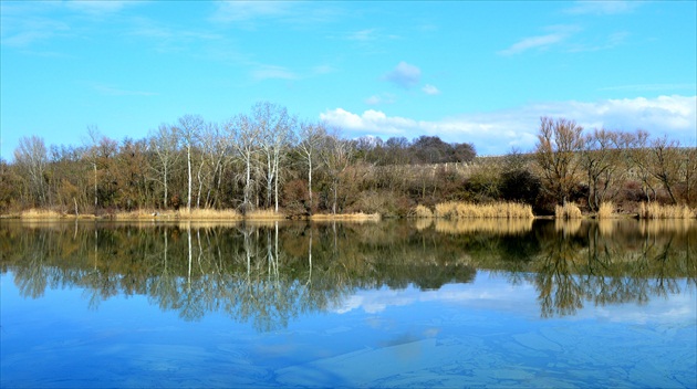 Zrkadlo na rybníku