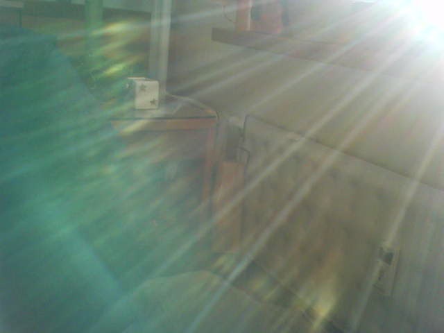 Slnečné lúče prenikajúce do mojej izby :)