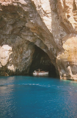 La Grotta di Cavallo, Aiolské ostrovy