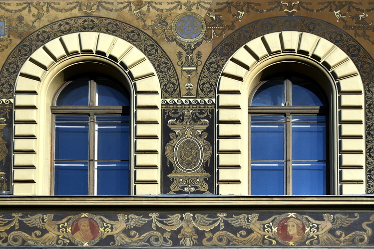 Okná v Budatešti