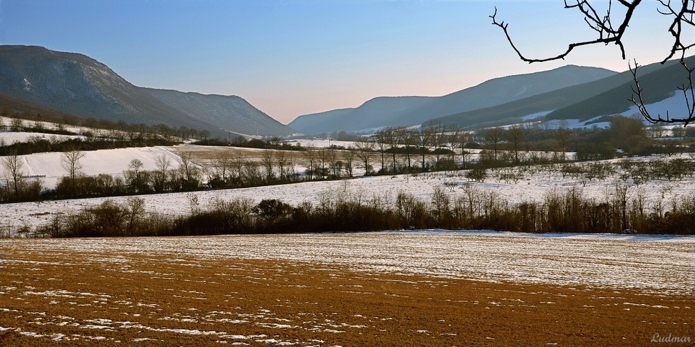 Prvý sneh na poliach Gemera. 