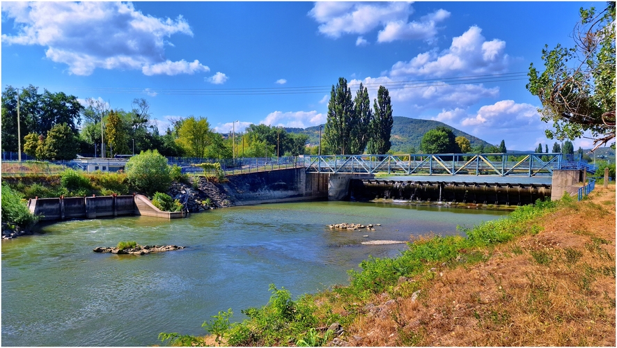 Splav bez vody.