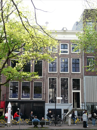Anne Frank House /uprostred/