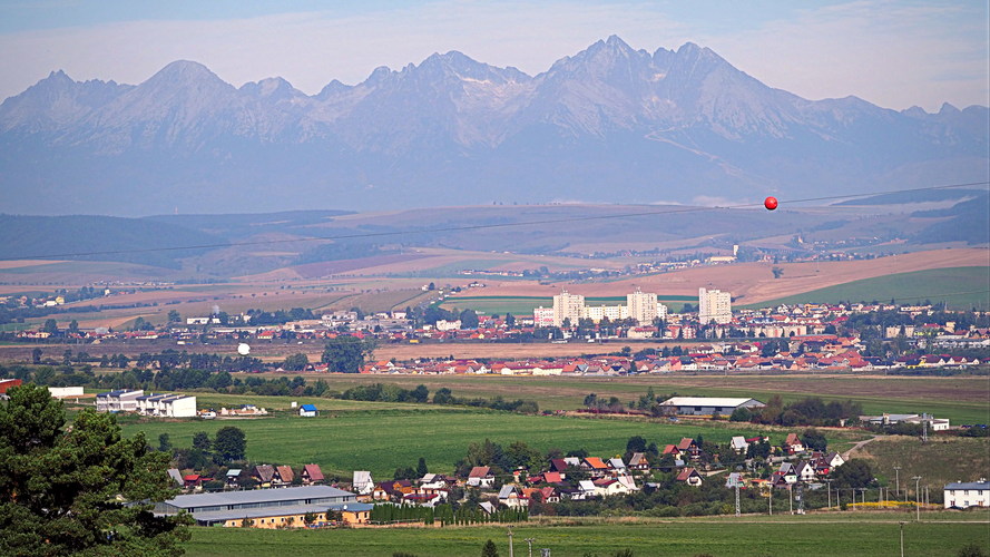 zdvihol som oči od modlivky a pozrel sa na Tatry ...