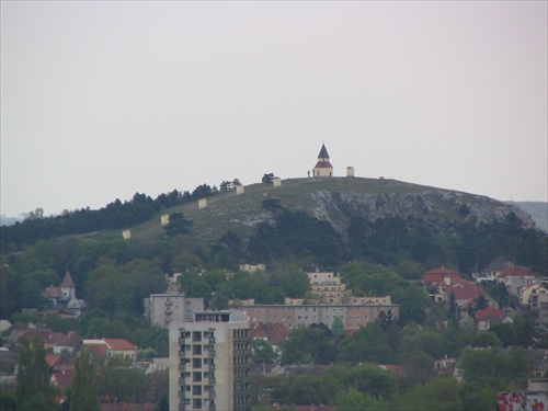 Pohľad z Nitrianskeho hradu na Kalváriu
