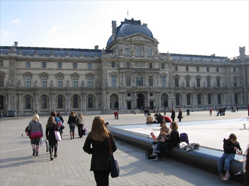 Námestie pri Louvre 2