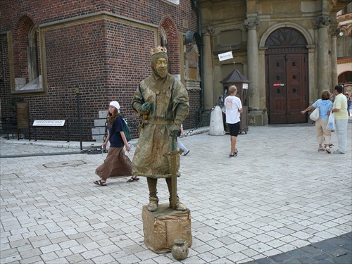 Živá socha v Krakove.