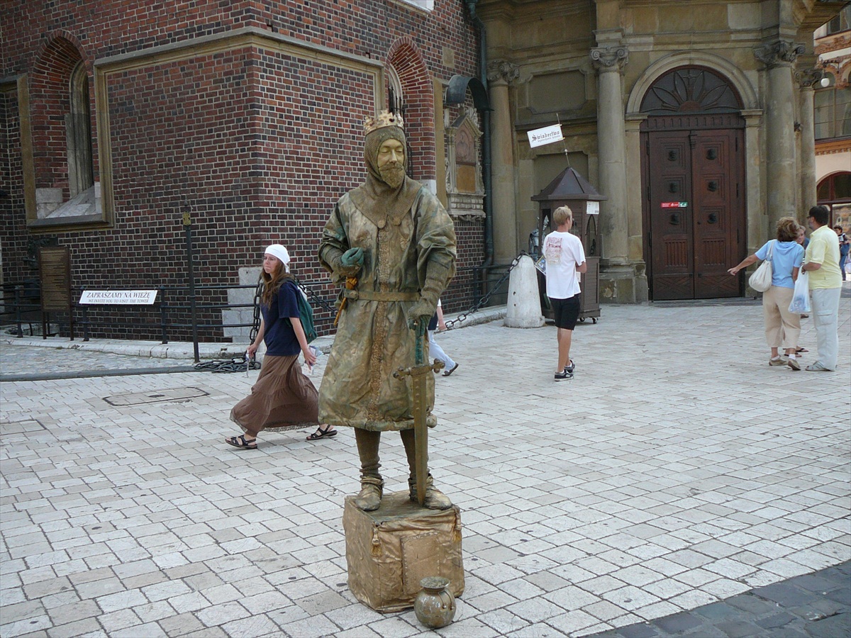 Živá socha v Krakove.