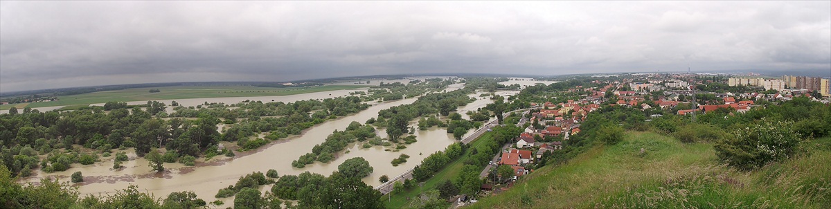 Panoráma záplav pri DNV.