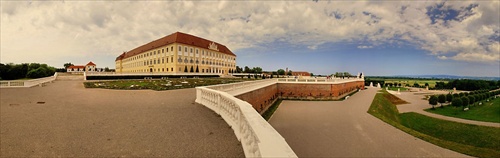 Schlosshof - panorama