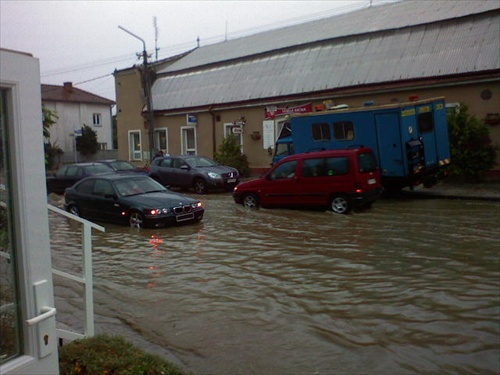 20.8.07 Hlavná ulica v Stupave cez búrku