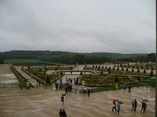 Paríž Versailles záhrady v daždi
