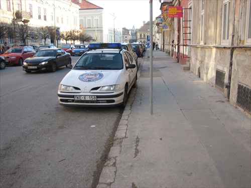Poštová ulica parkovanie v protismere
